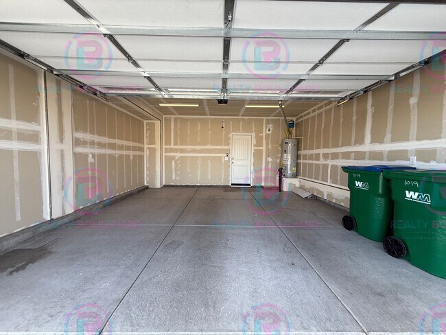 Building Photo - Modern Comfort and Convenience: Stylish 2-Bedroom 2.5 Bathroom Condo in Carson City