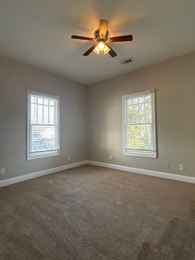 Building Photo - 3 Bed 2 Bath in Atlanta!---Special offer: ...