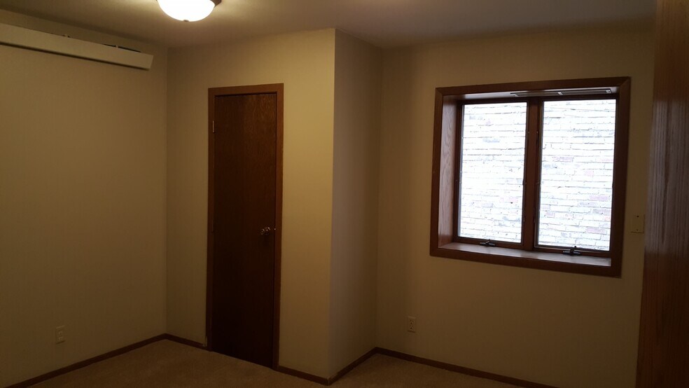 Bedroom when vacant - 21 1st Ave SE