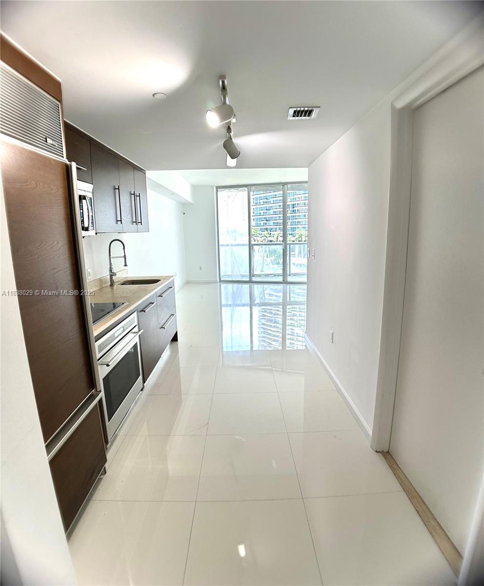 Building Photo - 465 Brickell Ave