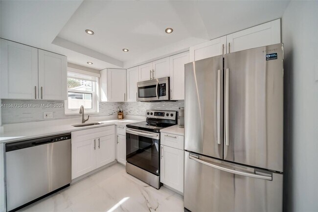 Building Photo - 5450 N Ocean Blvd