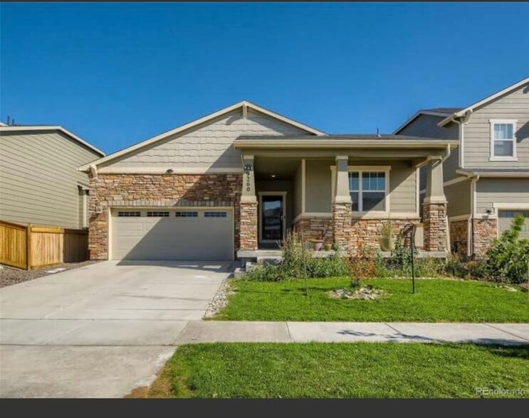 Front ranch beautiful year round landscape - 9260 Rifle St