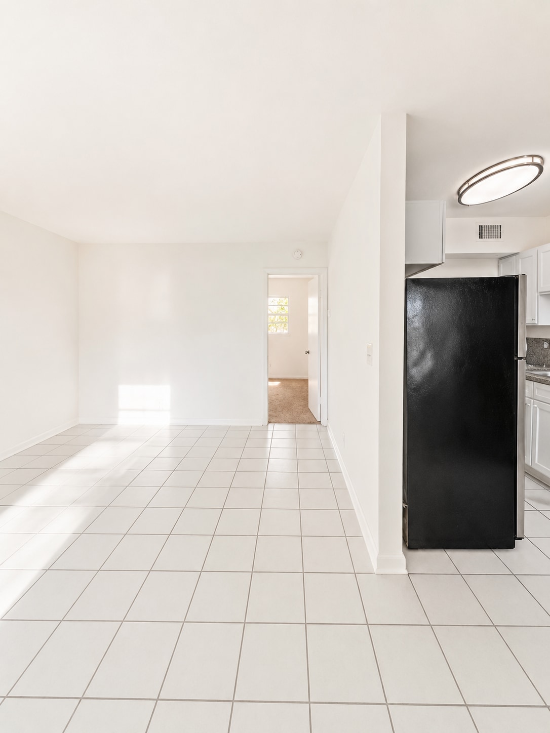 Building Photo - 374 Sunshine Dr