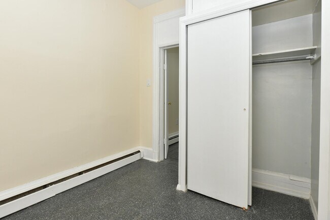 Building Photo - 531 28th St