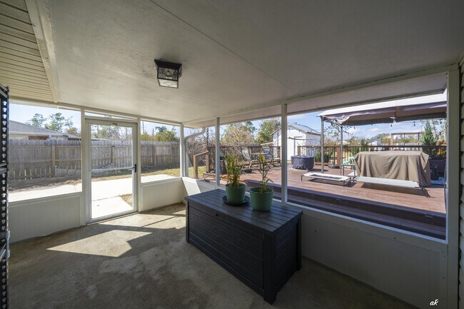 Building Photo - 707 Plantation Cir