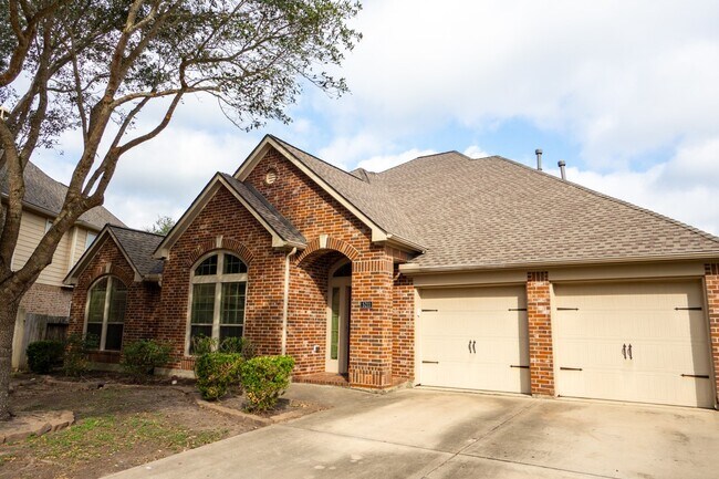 Building Photo - 5211 Belvedere Dr