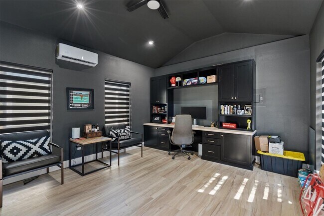 Building Photo - 310 Saddle Blanket Dr