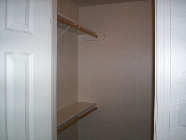 Building Photo - 2203 Botanical Dr