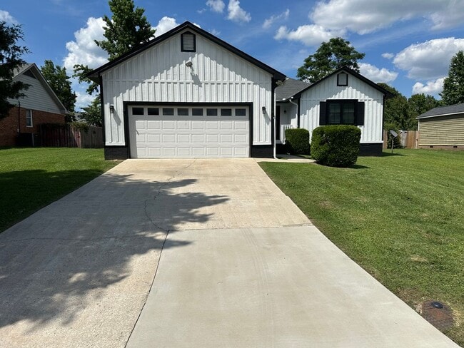 Building Photo - Available now in Amelia Landing Subdivision !!