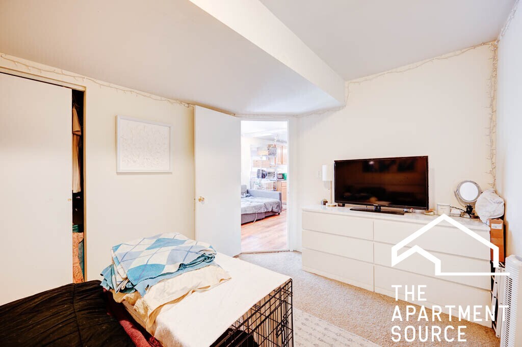 Building Photo - 1627 N Winchester Ave