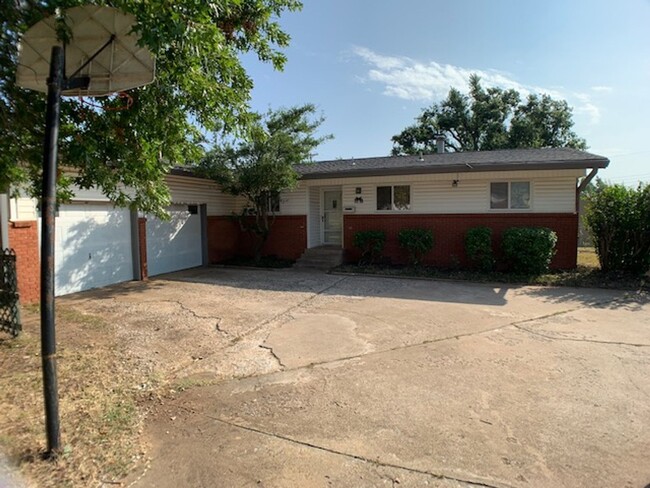 Primary Photo - Midwest City 3 Bedroom.