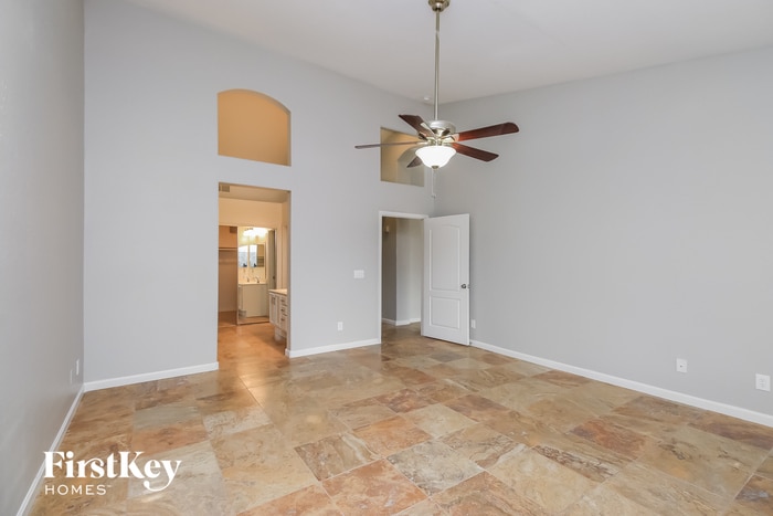 Building Photo - 2907 E Millbrae Ln