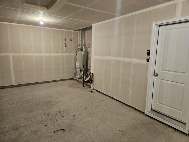 Building Photo - Welcome to this spacious 4 bedroom, 3 bathroom home located in Caldwell, ID.