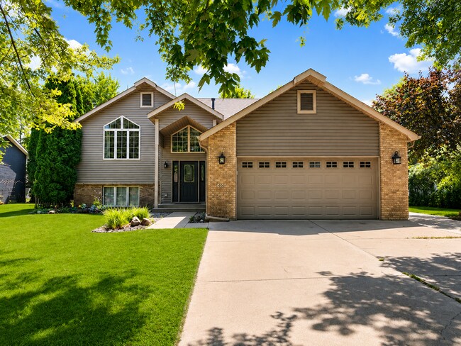 Building Photo - 4660 Country Cir