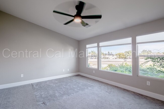 Building Photo - 4 Bedroom/3 Bath Home with Solar, Pool and...