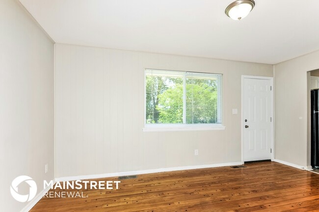 Building Photo - 6867 Thurston Ave