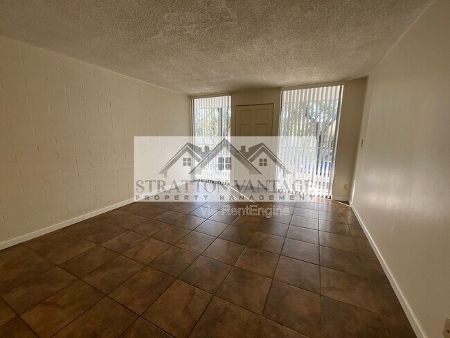 Building Photo - 6936 E 4th St