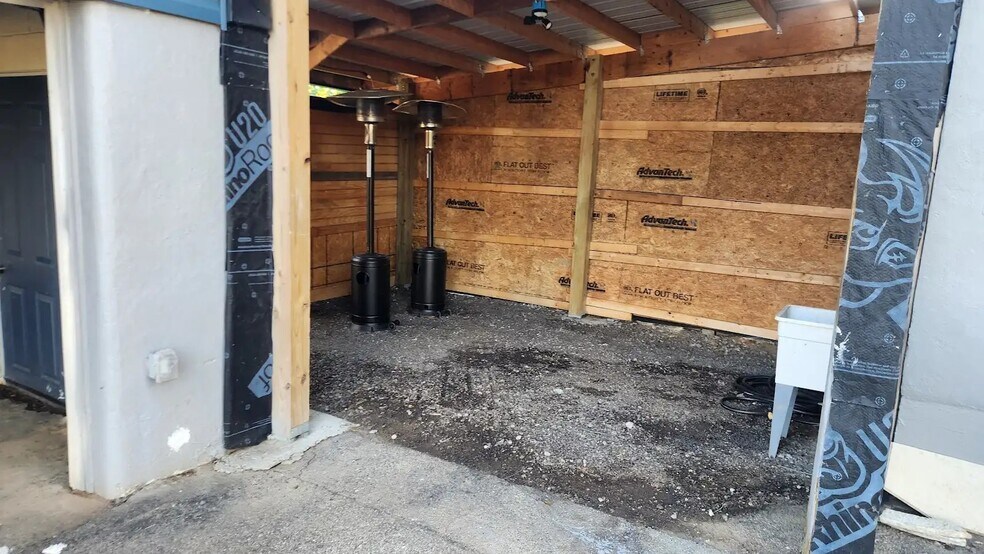 Building Photo - 4437 E Kitridge Rd