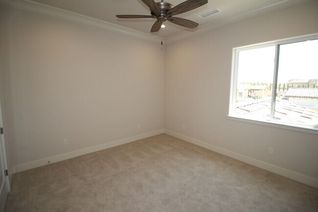Building Photo - 2104 E Las Palmas Dr