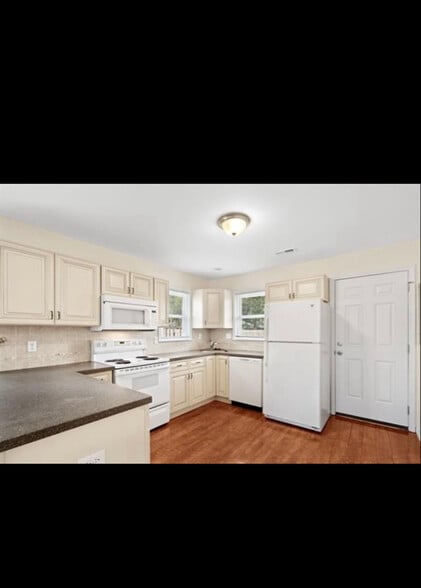 Building Photo - 1004 Belle Dr