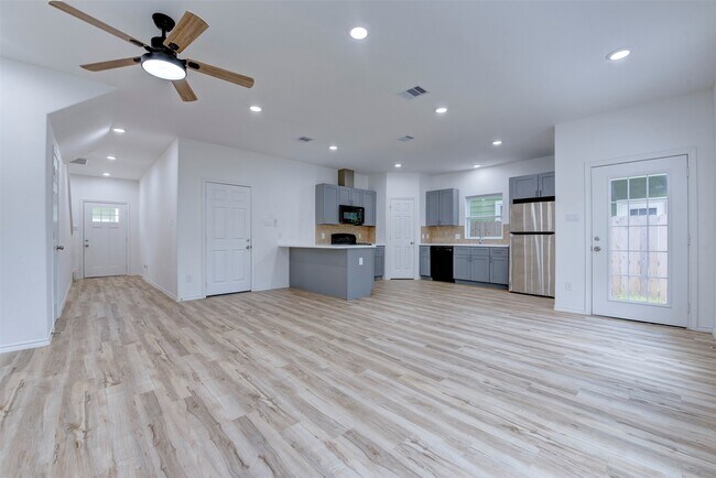 Building Photo - 8202 Homewood Ln