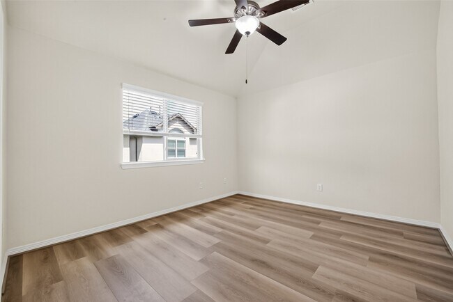 Building Photo - 2707 Shadybrook Meadow Dr