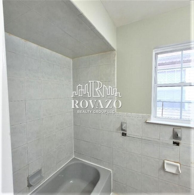 Building Photo - 82 Hawthorne Ave