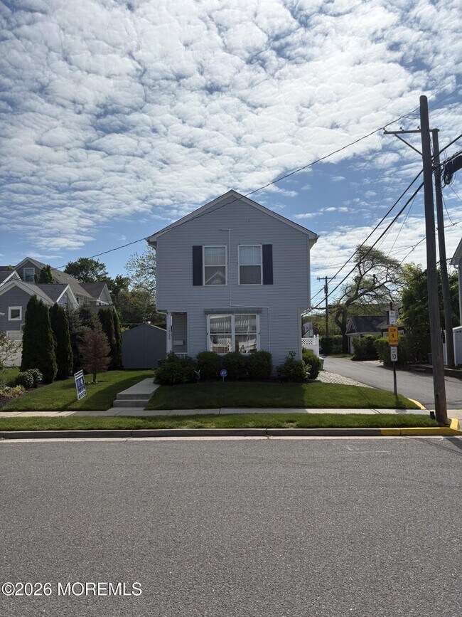 Building Photo - 520 3rd Ave