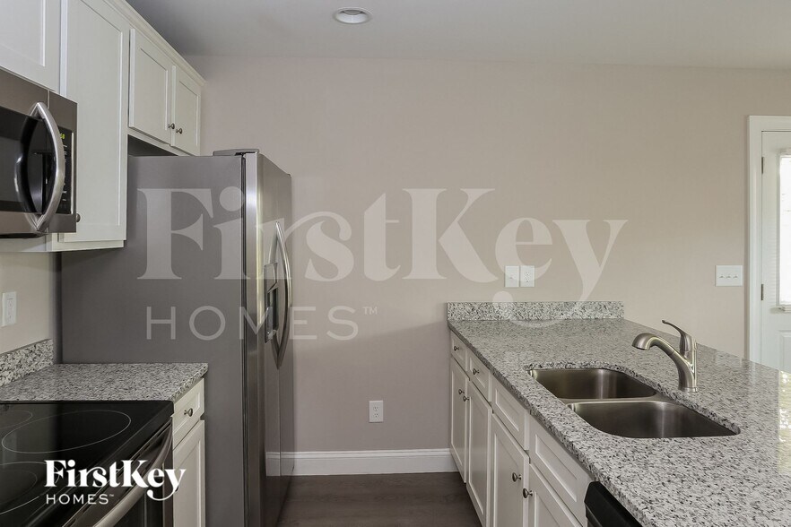 Building Photo - 337 Pecan Ct SW