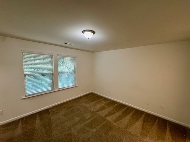 Building Photo - Crosstowne Townhome Available NOW!