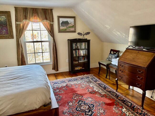 Building Photo - 272 Danforth St