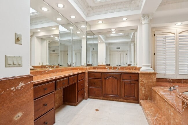 Building Photo - OCEAN VIEW CUSTOM BUILT LUXURY ESTATE