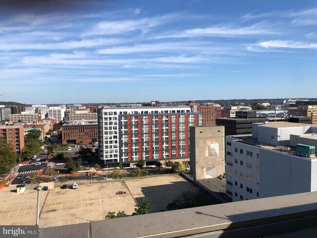 Building Photo - 811 4th St NW