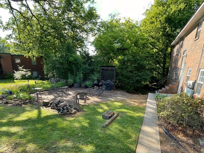 Shared backyard - 1900 Courtney Dr