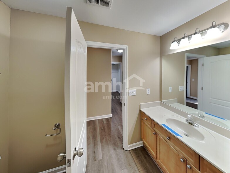 Building Photo - 1824 Baslia Ln