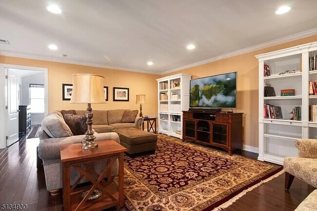 Building Photo - 25 Woodstone Cir