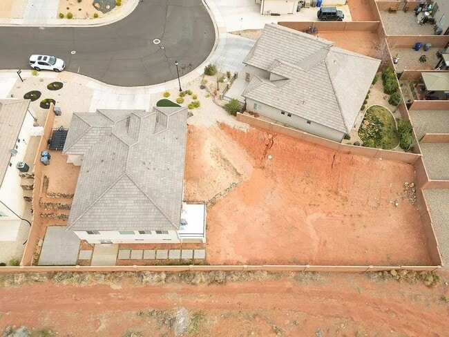 Building Photo - 3 Bedroom Furnished Home! Short term lease!! Available from May 1st - October 31st!