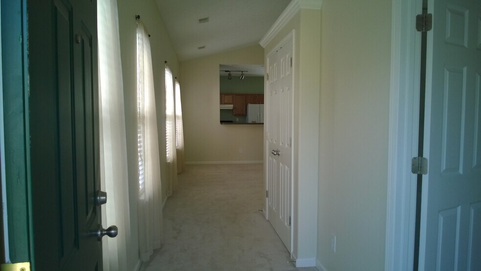 Building Photo - 1093 Winding Oak Trl