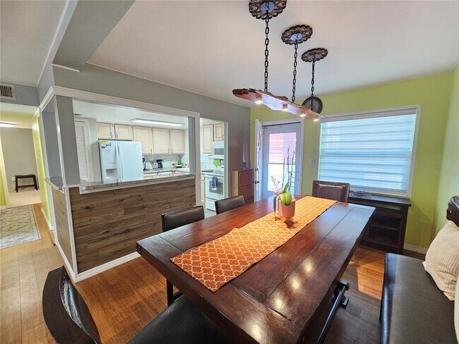 Building Photo - 5896 Palm Ln