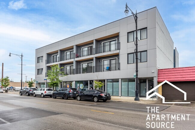 Building Photo - 5418 W Belmont Ave