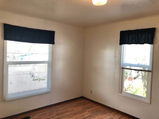 Building Photo - 2-Bedroom Single-Level House in Sherwood   $1000.00  OFF  1ST  FULL  MONTH'S  RENT
