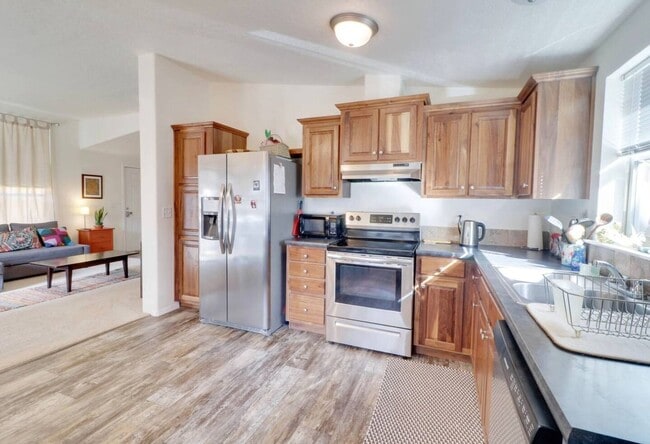 Building Photo - Spacious Home with 3 Bedroom | 2 Bath home...