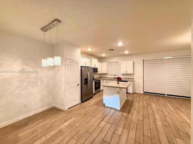 Building Photo - 1178 SE 23rd Ave