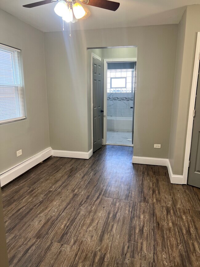 Dining area - 7915 S Dobson Ave