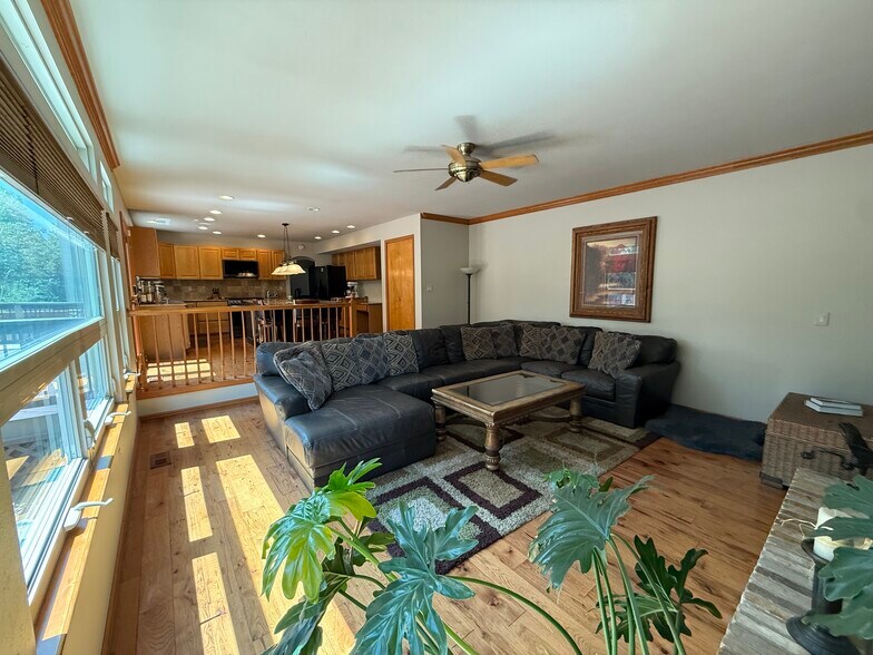 Building Photo - 15425 Holbein Dr