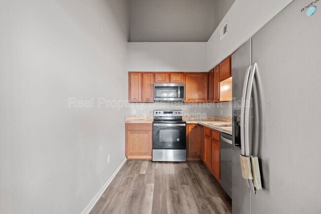 Building Photo - 5627 Trafalgar Arch