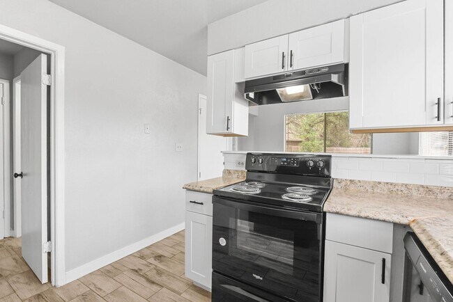Building Photo - PM2-AUS7505 Saint Amant Pl