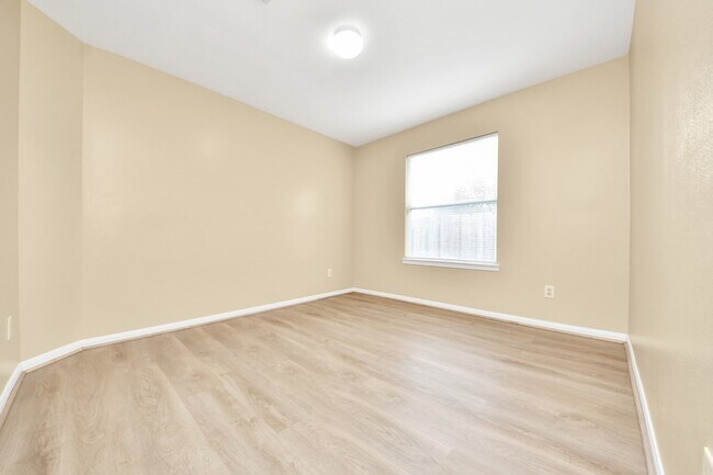 Building Photo - 8431 Taraglen Ct