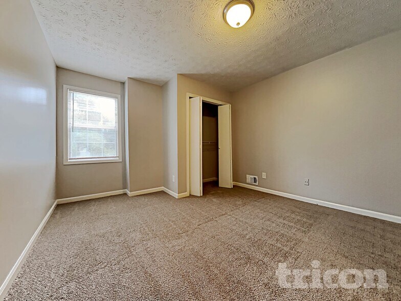 Building Photo - 5569 Princeton Oaks Ln