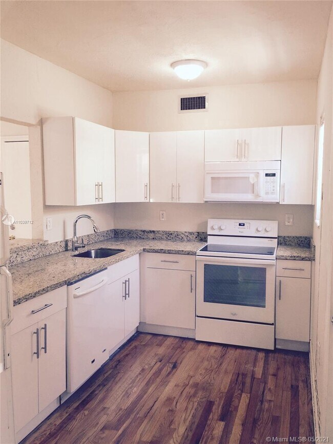 Building Photo - 726 Meridian Ave